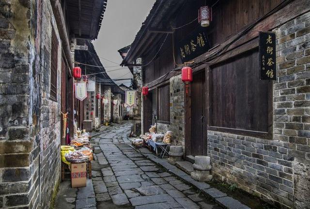营救迷路的小男孩